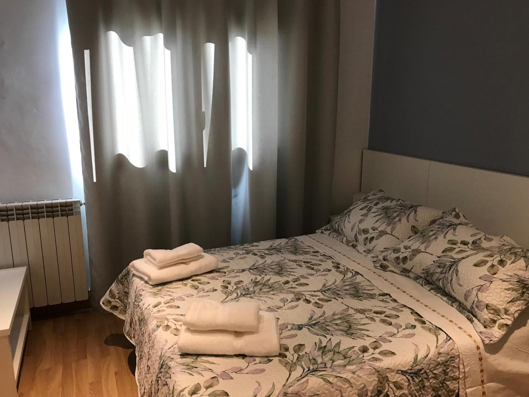 Hostal Casiano Camarasa Exteriör bild