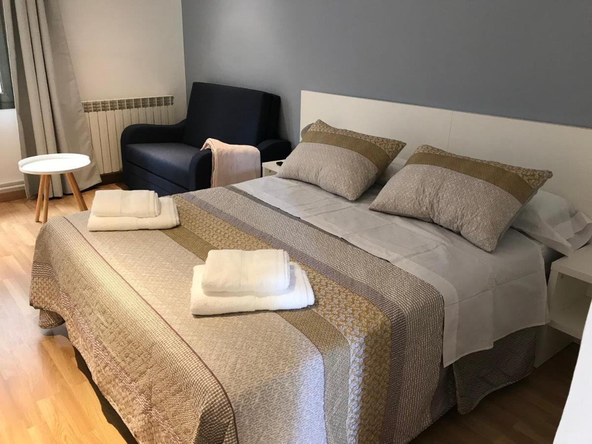 Hostal Casiano Camarasa Exteriör bild