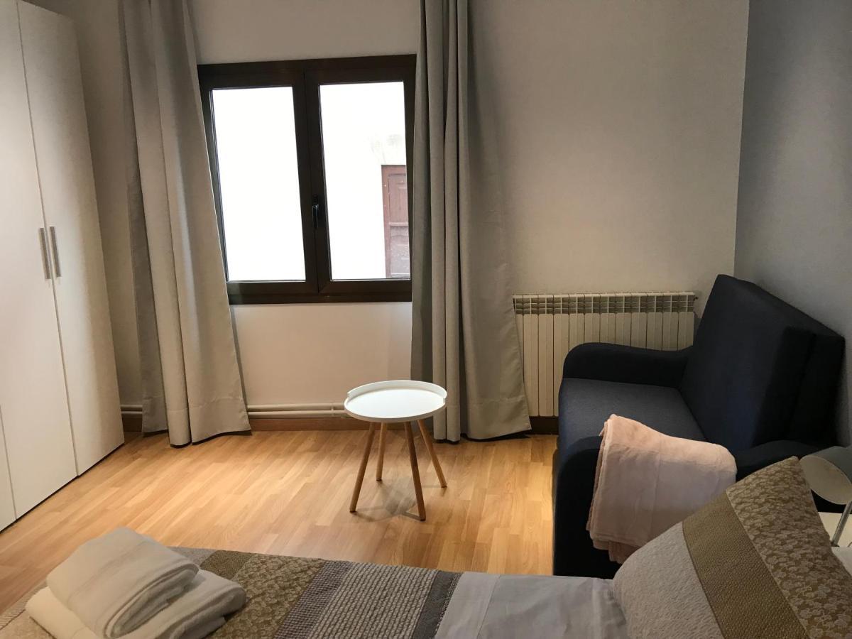 Hostal Casiano Camarasa Exteriör bild