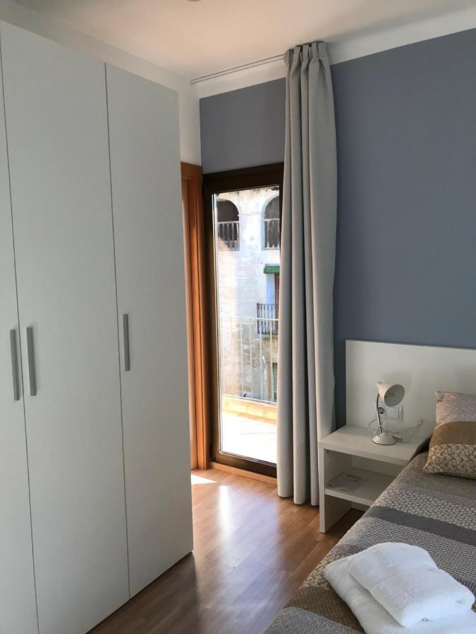 Hostal Casiano Camarasa Exteriör bild
