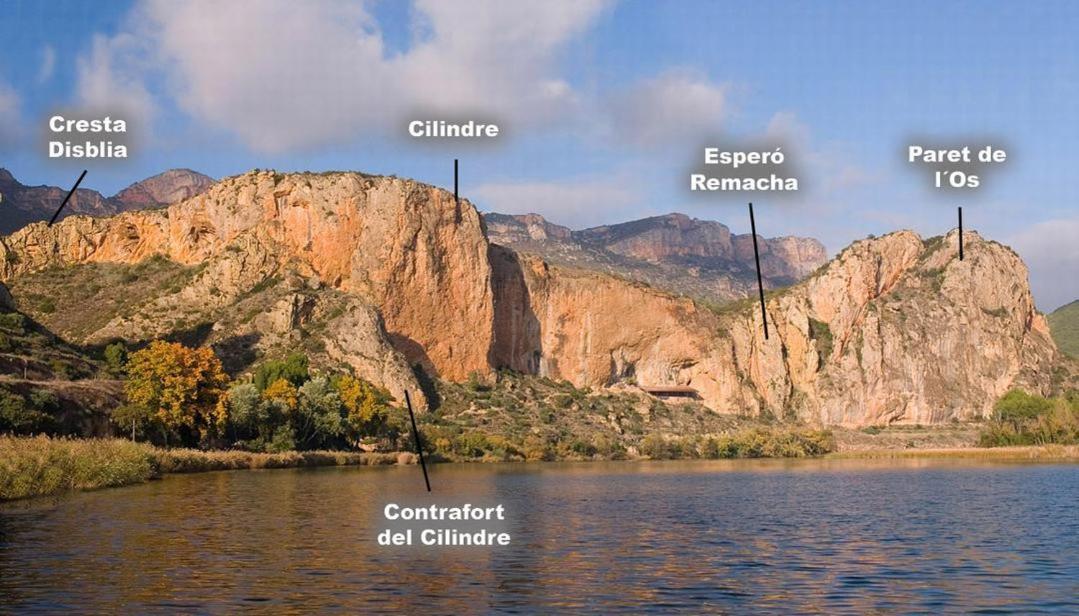 Hostal Casiano Camarasa Exteriör bild