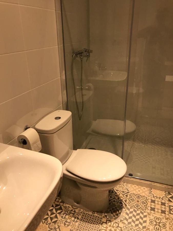 Hostal Casiano Camarasa Exteriör bild