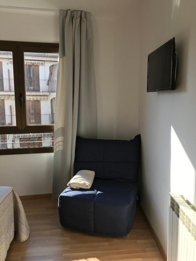 Hostal Casiano Camarasa Exteriör bild