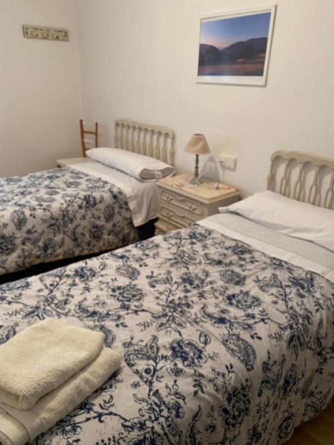 Hostal Casiano Camarasa Exteriör bild
