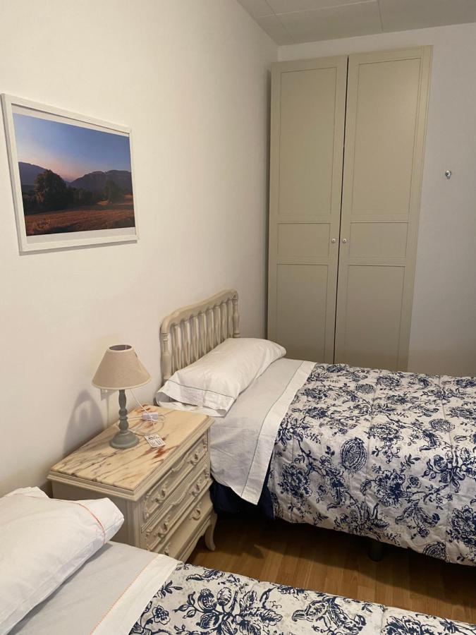 Hostal Casiano Camarasa Exteriör bild
