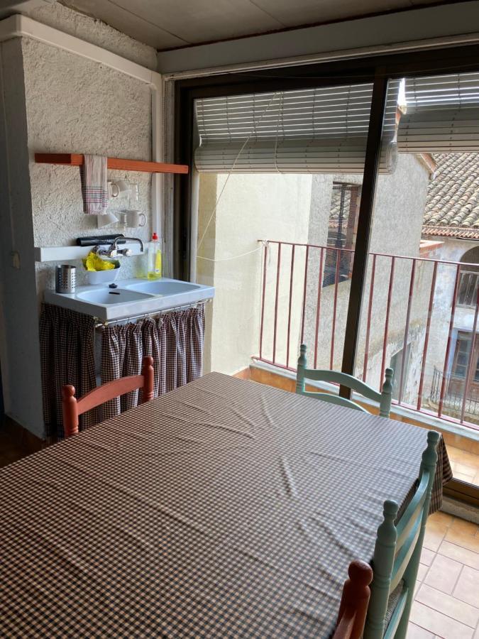 Hostal Casiano Camarasa Exteriör bild